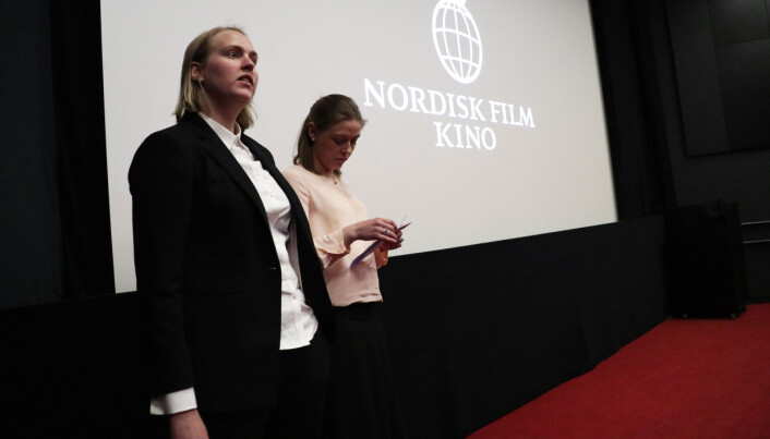 Mari Gjefsen og Gabrielle Risøe i Thommessens kvinneutvalg ønsket velkommen. Mari Gjefsen og Gabrielle Risøe i Thommessens kvinneutvalg ønsket velkommen.