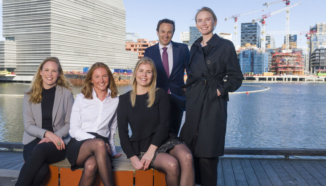 Beate Kalvøy (Help), Katinka Ranberg (Thommessen), Helene Hermansen (Simonsen Vogt Wiig), Svein-Helge Hanken (Wiersholm), og Ingeborg V. Aavatsmark (Wikborg Rein) representerer de nominerte firmaene i årets Talentpris. Foto: Geir Egil Skog Beate Kalvøy (Help), Katinka Ranberg (Thommessen), Helene Hermansen (Simonsen Vogt Wiig), Svein-Helge Hanken (Wiersholm), og Ingeborg V. Aavatsmark (Wikborg Rein) representerer de nominerte firmaene i årets Talentpris. Foto: Geir Egil Skog