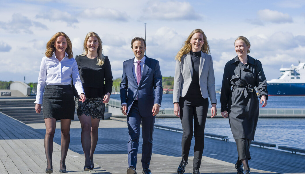 Hvilket firma vinner årets talentpris? Blir det (f.v.) Katinka Ranberg og Thommessen, Helene Hermansen og Simonsen Vogt Wiig, Svein-Helge Hanken og Wiersholm, Beate Kalvøy og Help eller Ingeborg Aavatsmark og Wikborg Rein. Foto: Geir Egil Skog Hvilket firma vinner årets talentpris? Blir det (f.v.) Katinka Ranberg og Thommessen, Helene Hermansen og Simonsen Vogt Wiig, Svein-Helge Hanken og Wiersholm, Beate Kalvøy og Help eller Ingeborg Aavatsmark og Wikborg Rein. Foto: Geir Egil Skog