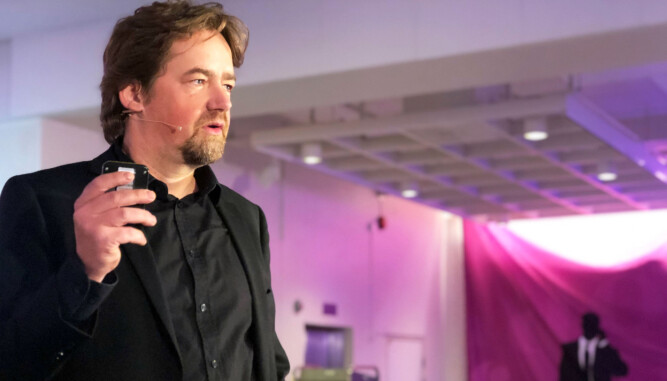 Nils Brenna jobber i dag med TV Norge-programmet «Brille» og radioprogrammet «Sånn er du» på NRK. Nils Brenna jobber i dag med TV Norge-programmet «Brille» og radioprogrammet «Sånn er du» på NRK.