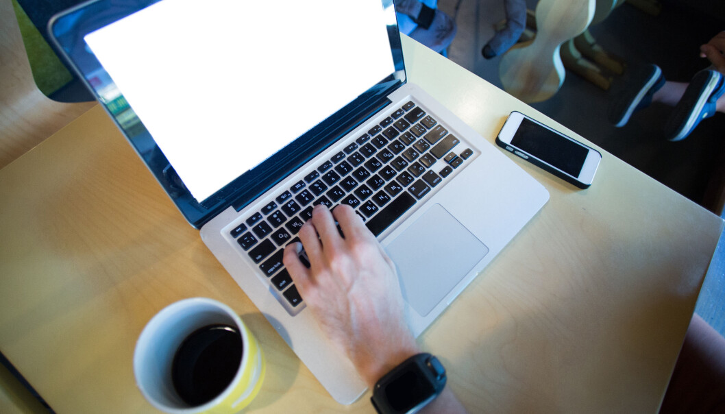 Ifølge innleggsforfatterne bør man være varsomme når man bruker eksempelvis Skype i jobbsammenheng. Foto: iStock/Nikuwka Ifølge innleggsforfatterne bør man være varsomme når man bruker eksempelvis Skype i jobbsammenheng. Foto: iStock/Nikuwka
