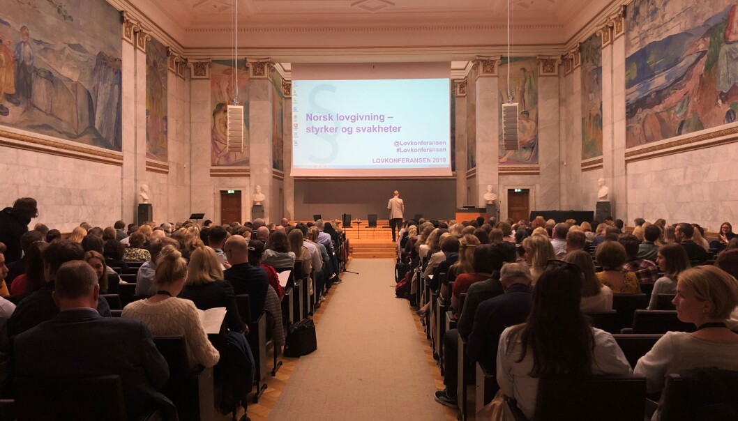 Hva skjer når lovtekstene digitaliseres? I morgen skal deltagerne debattere ulike perspektiver ved avslutningen av den analoge æra. Foto: Thea N. Dahl Hva skjer når lovtekstene digitaliseres? I morgen skal deltagerne debattere ulike perspektiver ved avslutningen av den analoge æra. Foto: Thea N. Dahl
