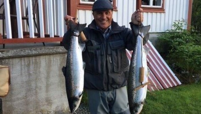 Gladlaks! Eilertsen med to laks på 6 kilo hver. Foto: Privat Gladlaks! Eilertsen med to laks på 6 kilo hver. Foto: Privat