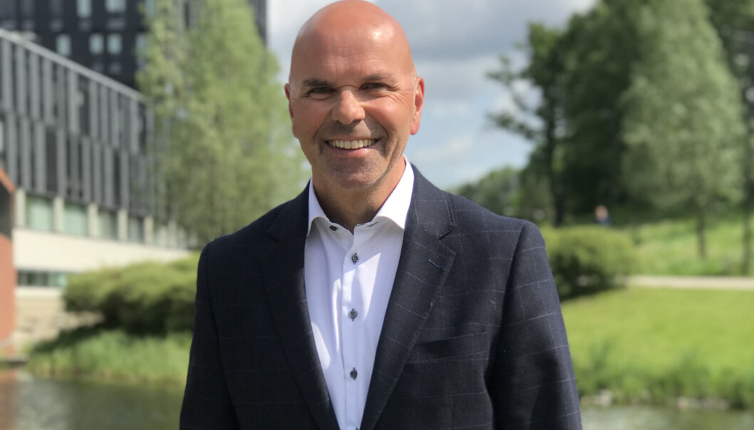 – Vi sier gjerne nei til oppdrag hvis jeg tror det vil medføre ukesvis med kveldsarbeid på flere medarbeidere, sier advokat-gründer Erling Grimstad. – Vi sier gjerne nei til oppdrag hvis jeg tror det vil medføre ukesvis med kveldsarbeid på flere medarbeidere, sier advokat-gründer Erling Grimstad.