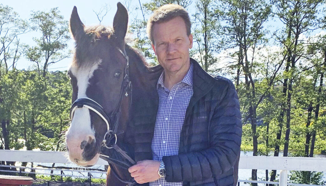 Bør det være lov å ta livet av et dyr fordi man skal på ferie, spør Vegard Bø Bahus i den ferske boka «Dyrevelferdsrett». Foto: Privat Bør det være lov å ta livet av et dyr fordi man skal på ferie, spør Vegard Bø Bahus i den ferske boka «Dyrevelferdsrett». Foto: Privat