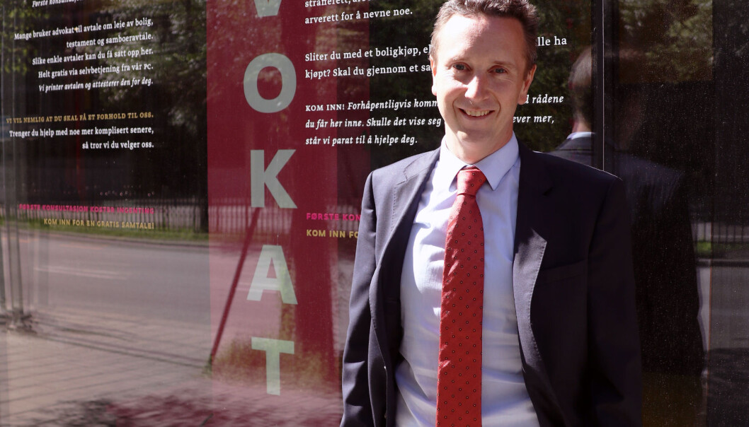 Torstein Bae og Advokatfirmaet Legalis åpnet nylig firmaets nye lokaler i Universitetsgata i Oslo med inngang fra Pilestredet. Torstein Bae og Advokatfirmaet Legalis åpnet nylig firmaets nye lokaler i Universitetsgata i Oslo med inngang fra Pilestredet.