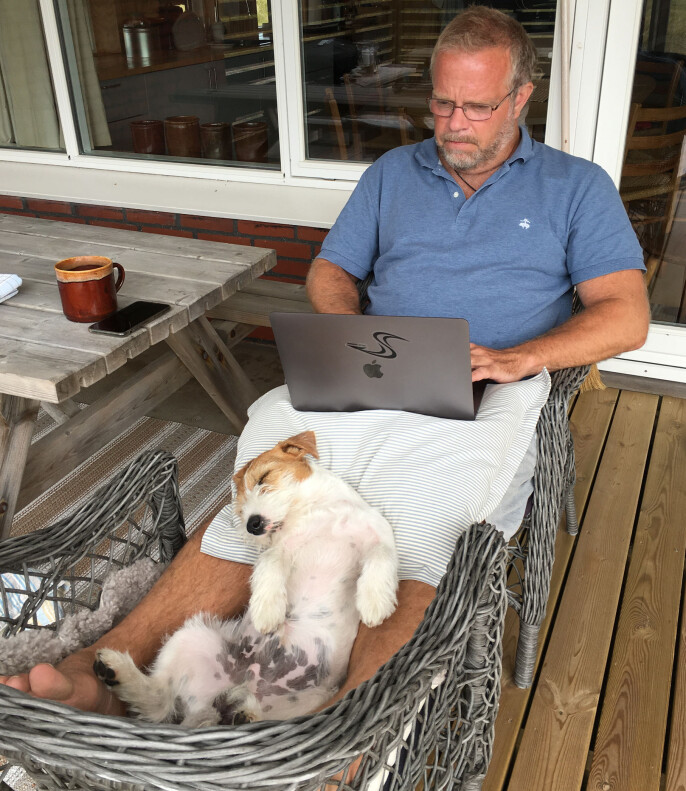 Han kaller det bare Barfotkontoret... Foto: Privat Han kaller det bare Barfotkontoret... Foto: Privat