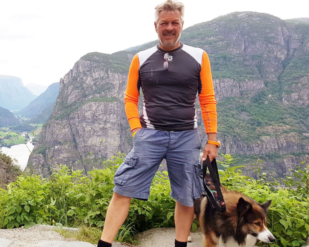 Erik Lea jobber gjerne seksti-timersuker, men får likevel alltid tid til en daglig tur med familiehunden. Foto: Privat Erik Lea jobber gjerne seksti-timersuker, men får likevel alltid tid til en daglig tur med familiehunden. Foto: Privat