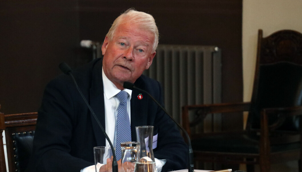 - Etter min oppfatning skal det veldig mye til for at noen skal straffes for å ha ytret seg, mente Frp-veteran og Domstolkommisjon-medlem Carl I. Hagen. - Etter min oppfatning skal det veldig mye til for at noen skal straffes for å ha ytret seg, mente Frp-veteran og Domstolkommisjon-medlem Carl I. Hagen.