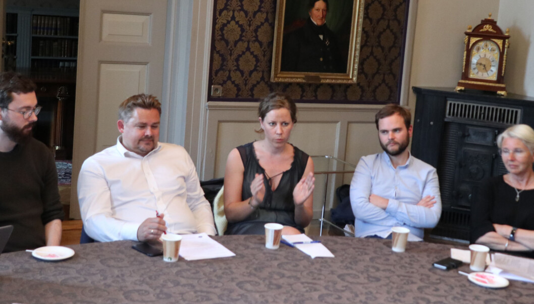 Atle Atle Oftedahl (Lovdata), Bjørn-Are Lyngstad (Domstoladministrasjonen), Merete Nygaard (Lawbotics), jusstudent Emil Solheim, og Tone Bringedal, (DIFI), var blant aktørene som gav sine synspunkter til UiO-ledelsen. Atle Atle Oftedahl (Lovdata), Bjørn-Are Lyngstad (Domstoladministrasjonen), Merete Nygaard (Lawbotics), jusstudent Emil Solheim, og Tone Bringedal, (DIFI), var blant aktørene som gav sine synspunkter til UiO-ledelsen.
