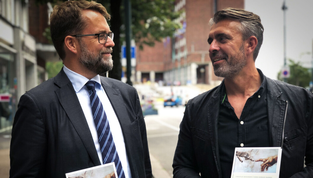 Advokat Christian Bendiksen og teknolog Eirik Norman Hansen har gitt ut en bok i fellesskap. Advokat Christian Bendiksen og teknolog Eirik Norman Hansen har gitt ut en bok i fellesskap.