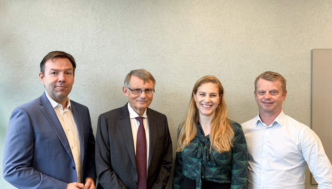 Administrerende direktør Martin Flatsetø i PSA (t.v.), partner og hvitvaskingsansvarlig Jan Backer i Wikborg Rein, leder for case control i Wikborg Rein Jill F. Nordby og PSA-konsulent Petter Kristiansen ser frem til å ta i bruk den nye løsningen. Foto: Firmaet Administrerende direktør Martin Flatsetø i PSA (t.v.), partner og hvitvaskingsansvarlig Jan Backer i Wikborg Rein, leder for case control i Wikborg Rein Jill F. Nordby og PSA-konsulent Petter Kristiansen ser frem til å ta i bruk den nye løsningen. Foto: Firmaet