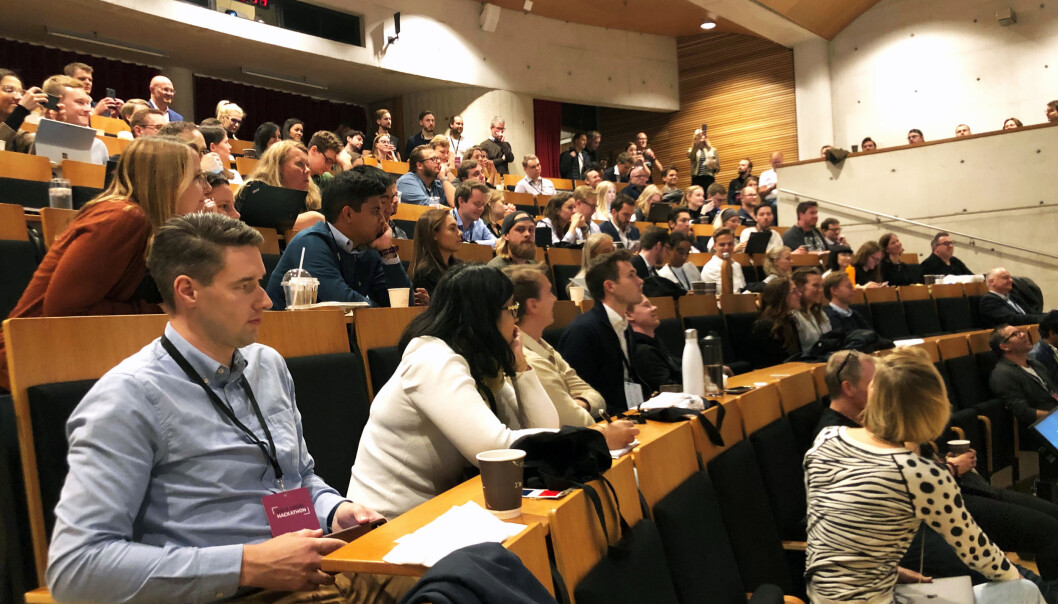 Oslo legal hackathon startet med en innføring i grunnleggende hacking og teknologi. Oslo legal hackathon startet med en innføring i grunnleggende hacking og teknologi.