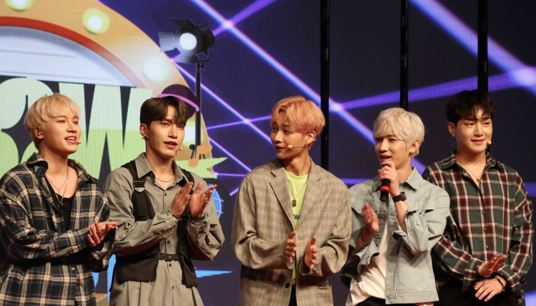 En rekke talentfulle k-popband bidro til underholdningen under velkomstfesten på årets IBA-konferanse. K-pop er sørkoreas egen musikksjanger. En rekke talentfulle k-popband bidro til underholdningen under velkomstfesten på årets IBA-konferanse. K-pop er sørkoreas egen musikksjanger.