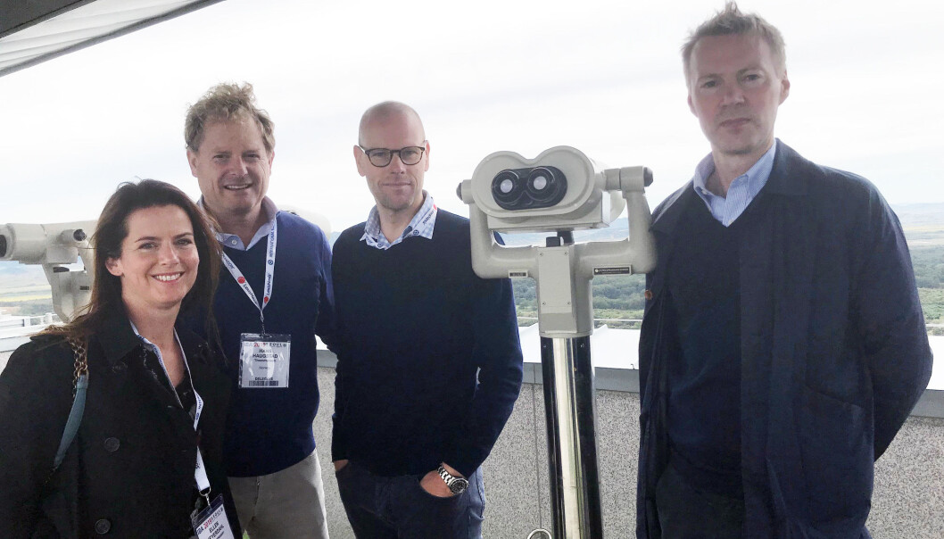 Thommessen og partnerne Ellen Heyerdahl, Hans Haugstad, Henrik Hagberg og Lars Eirik Gåseide Røsås inviterte søndag sine internasjonale advokat-kontakter til å bli med på en guidet utflukt til grensen mot Nord Korea. Thommessen og partnerne Ellen Heyerdahl, Hans Haugstad, Henrik Hagberg og Lars Eirik Gåseide Røsås inviterte søndag sine internasjonale advokat-kontakter til å bli med på en guidet utflukt til grensen mot Nord Korea.