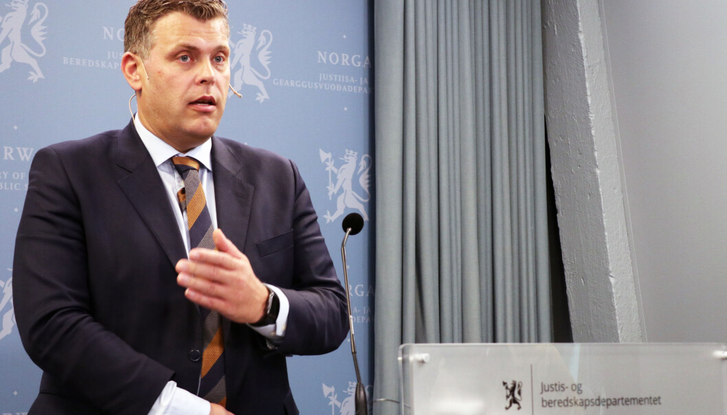 Justisminister Jøran Kallmyr vil tilby de berørte fri rettshjelp. Justisminister Jøran Kallmyr vil tilby de berørte fri rettshjelp.