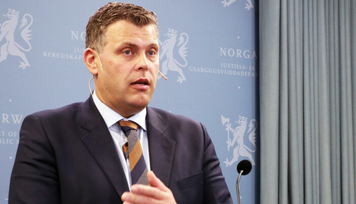 Justisminister Jøran Kallmyr vil tilby de berørte fri rettshjelp.