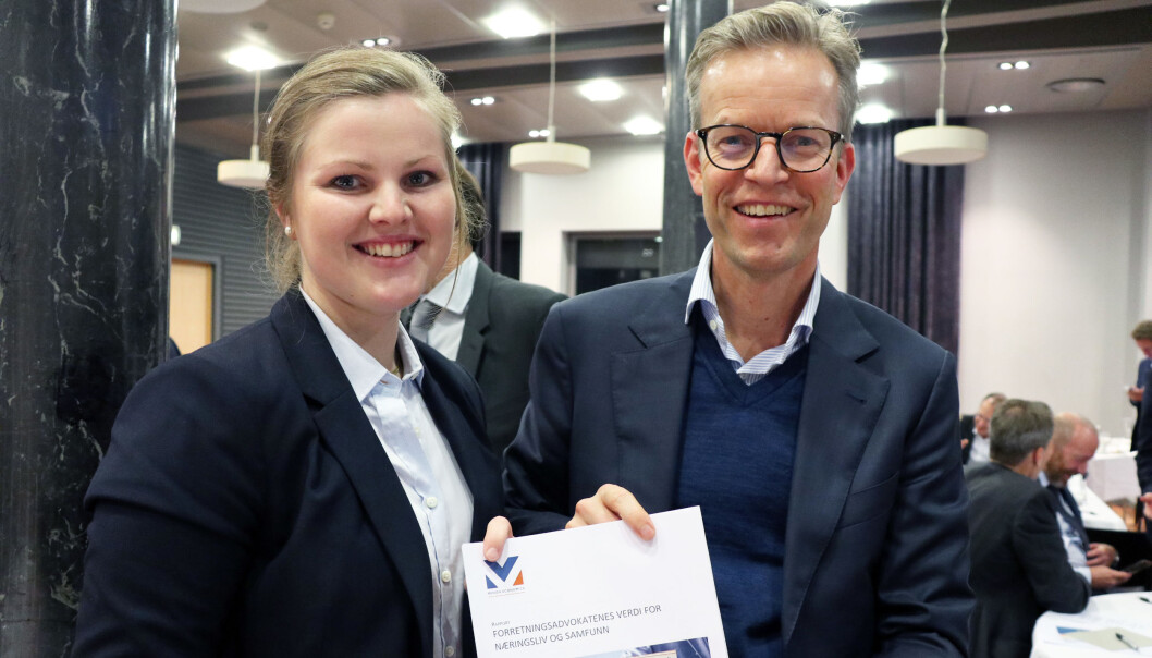 Analytiker Bettina Eileen Engebretsen og partner Erland Skogli i Menon Economics står bak den ferske rapporten. Foto: Henrik Skjevestad Analytiker Bettina Eileen Engebretsen og partner Erland Skogli i Menon Economics står bak den ferske rapporten. Foto: Henrik Skjevestad