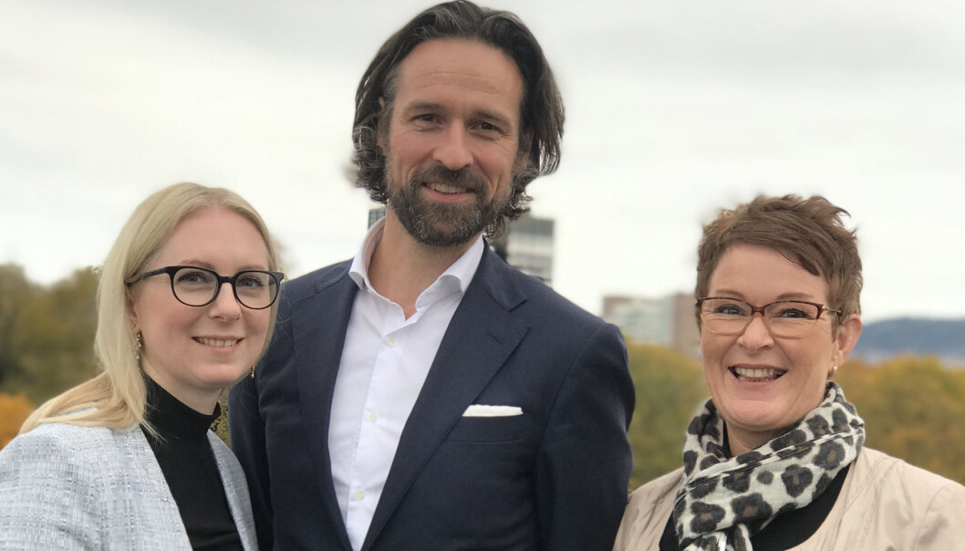 Kommunikasjonsansvarlig Rikke Solberg i Norges Innsamlingsråd (t.v.), Kvale-advokat Jacob Winderen Lindegaard, og salgs- og markedsansvarlig Solfrid Bøe i Redningsselskapet er samstemte om at flere bør vurdere en testamentarisk gave. Kommunikasjonsansvarlig Rikke Solberg i Norges Innsamlingsråd (t.v.), Kvale-advokat Jacob Winderen Lindegaard, og salgs- og markedsansvarlig Solfrid Bøe i Redningsselskapet er samstemte om at flere bør vurdere en testamentarisk gave.
