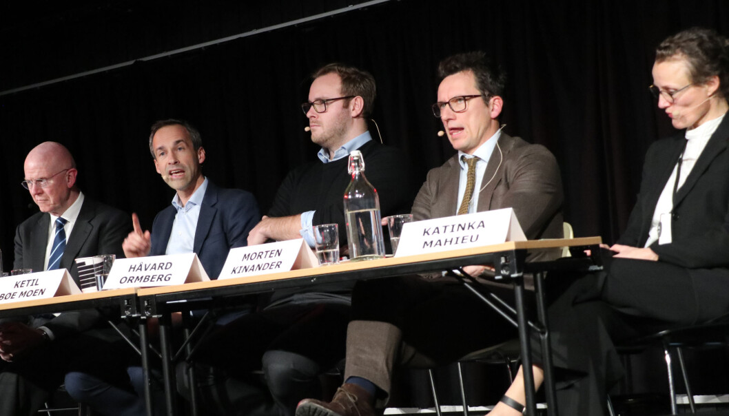 Henrik Bull, Ketil Bøe Moen, Håvard Ormberg, Morten Kinander, og Katinka Mahieu satt i panelet som diskuterte EFTA-domstolen Henrik Bull, Ketil Bøe Moen, Håvard Ormberg, Morten Kinander, og Katinka Mahieu satt i panelet som diskuterte EFTA-domstolen