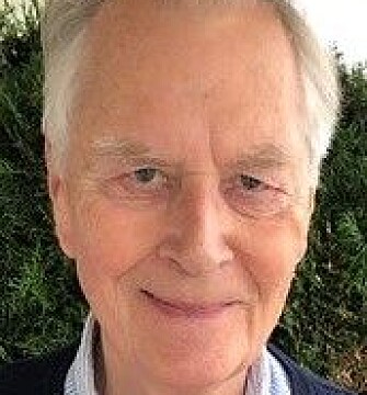 Knut Almestad jobbet med innføring av EØS-avtalen i EFTA-landene. Knut Almestad jobbet med innføring av EØS-avtalen i EFTA-landene.