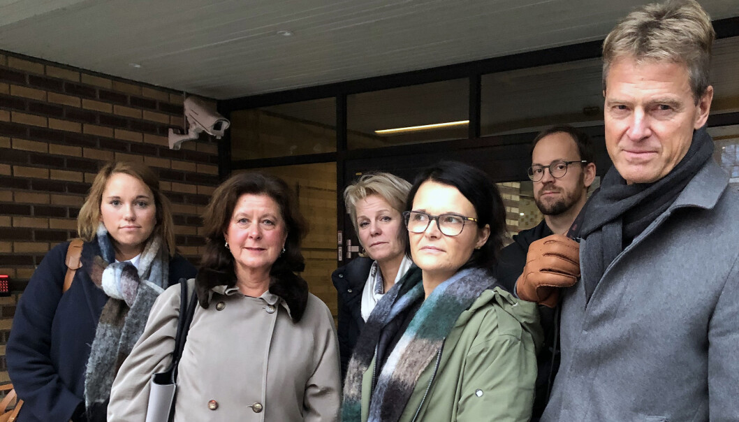 Advokatforeningens forhandlingsutvalg etter møtet i Justisdepartementet sammen med Advokatforeningens ledelse. Fra v. Cathrin Myre Skram, Else-Marie Merckoll, Merete Smith, Trude Marie Wold, Martin Kaasgaard Nielsen, politisk rådgiver, og Jens Johan Hjort. Advokatforeningens forhandlingsutvalg etter møtet i Justisdepartementet sammen med Advokatforeningens ledelse. Fra v. Cathrin Myre Skram, Else-Marie Merckoll, Merete Smith, Trude Marie Wold, Martin Kaasgaard Nielsen, politisk rådgiver, og Jens Johan Hjort.