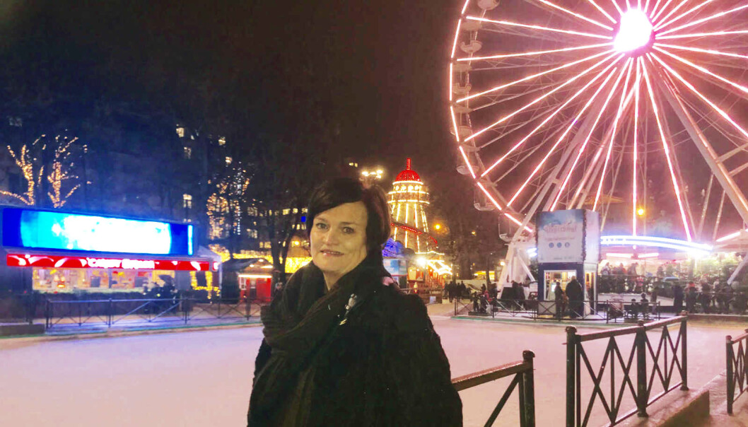 Fra kontoret sitt på Karl Johan har Mette Yvonne Larsen kort vei til til skøyteisen i Spikersuppa, men foretrekker et islagt tjern i egen hage hjemme på Nesodden dersom hun skal gå på skøyter Fra kontoret sitt på Karl Johan har Mette Yvonne Larsen kort vei til til skøyteisen i Spikersuppa, men foretrekker et islagt tjern i egen hage hjemme på Nesodden dersom hun skal gå på skøyter