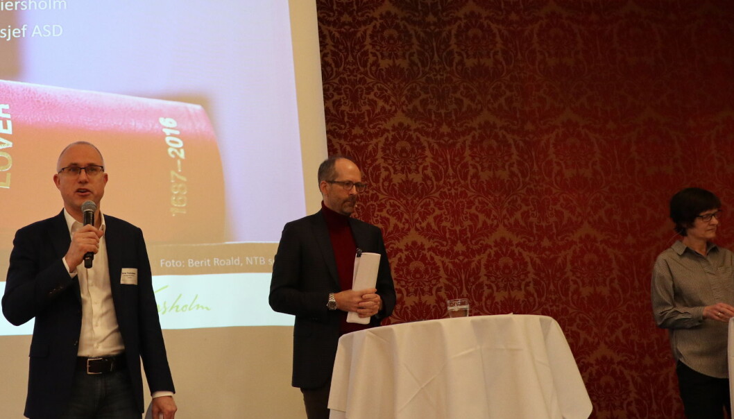 BAHR-partner, og leder av Advokatforeningens utvalg for arbeidsrett, Tarjei Thorkildsen , Wiersholm-partner Jan Fougner, og Ragnhild Nordaas fra Arbeids- og Sosialdepartementet innledet konferansen. BAHR-partner, og leder av Advokatforeningens utvalg for arbeidsrett, Tarjei Thorkildsen , Wiersholm-partner Jan Fougner, og Ragnhild Nordaas fra Arbeids- og Sosialdepartementet innledet konferansen.