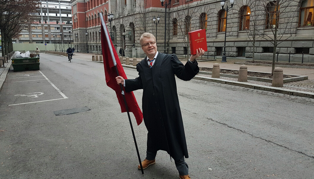 Advokat Thor André Bjerkhaug mener det vil være fornuftig å fjerne prøveadvokat-ordningen. Advokat Thor André Bjerkhaug mener det vil være fornuftig å fjerne prøveadvokat-ordningen.