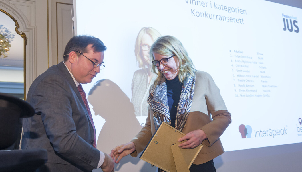 Siri Teigum fra Thommessen vant igjen i kategorien konkurranserett, og mottok diplom av Finansavisens Oliver Orskaug. Siri Teigum fra Thommessen vant igjen i kategorien konkurranserett, og mottok diplom av Finansavisens Oliver Orskaug.