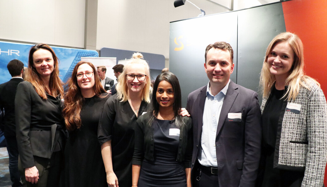 Partner Marit Helene Gulsvik, hr-konsulent Kine Brekke, HR-konsulent Trine Haanes, advokatfullmektig Rammiya Arumugan, partner Stian Berger Røsland og advokatfullmektig Mariken Guldbakke sto på stand for advokatfirmaet Selmer. Partner Marit Helene Gulsvik, hr-konsulent Kine Brekke, HR-konsulent Trine Haanes, advokatfullmektig Rammiya Arumugan, partner Stian Berger Røsland og advokatfullmektig Mariken Guldbakke sto på stand for advokatfirmaet Selmer.