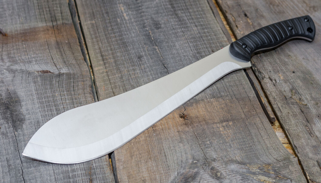 Regjeringen vurderer å forby kniver med lenger knivblad enn 25 centimeter. Mange bruker slike kniver til helt lovlige formål. Regjeringen vurderer å forby kniver med lenger knivblad enn 25 centimeter. Mange bruker slike kniver til helt lovlige formål.