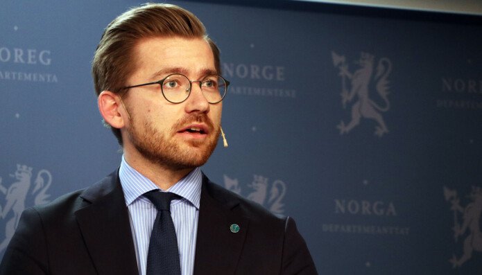 Klima- og miljøvernminister Sveinung Rotevatn på mandagens pressekonferanse. Klima- og miljøvernminister Sveinung Rotevatn på mandagens pressekonferanse.