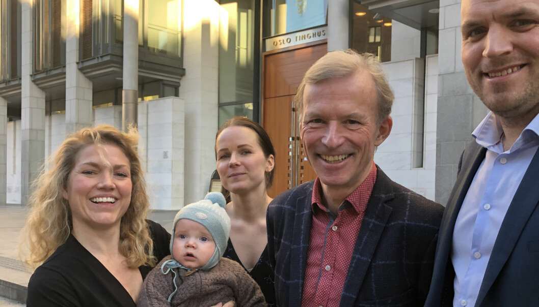 Advokatfirmaet Sulland har doblet antallet partnere. Fra v. Marit Lomundal Sæther med sønnen Asgeir (6 mnd), Henriette Willix, Frode Sulland og Simen Skjønsberg.