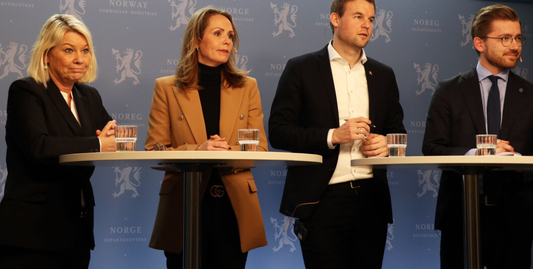 Justisminister Monica Mæland (til v.) la frem det alternative forslaget til domstolstruktur på en pressekonferanse 2. mars. Tilstede var også statsrådene Linda Hofstad Helleland, Kjell Ingolf Ropstad og Sveinung Rotevatn. Justisminister Monica Mæland (til v.) la frem det alternative forslaget til domstolstruktur på en pressekonferanse 2. mars. Tilstede var også statsrådene Linda Hofstad Helleland, Kjell Ingolf Ropstad og Sveinung Rotevatn.