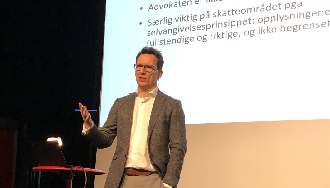 Selskaper som trenger rådgivning beskyttet av sterk taushetsplikt, kan kjøpe den fra eksterne advokater, synes BI-professor Morten Kinander. Selskaper som trenger rådgivning beskyttet av sterk taushetsplikt, kan kjøpe den fra eksterne advokater, synes BI-professor Morten Kinander.