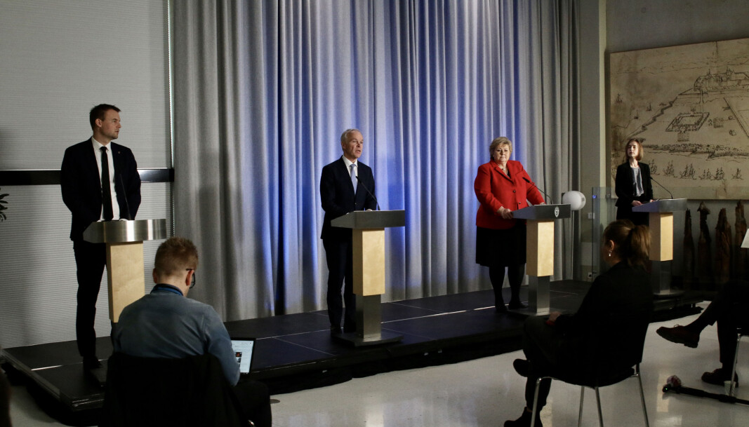 Kjell Ingolf Ropstad, Jan Tore Sanner, Erna Solberg og Iselin Nybø stilte fra regjeringen på fredagens pressekonferanse. Kjell Ingolf Ropstad, Jan Tore Sanner, Erna Solberg og Iselin Nybø stilte fra regjeringen på fredagens pressekonferanse.