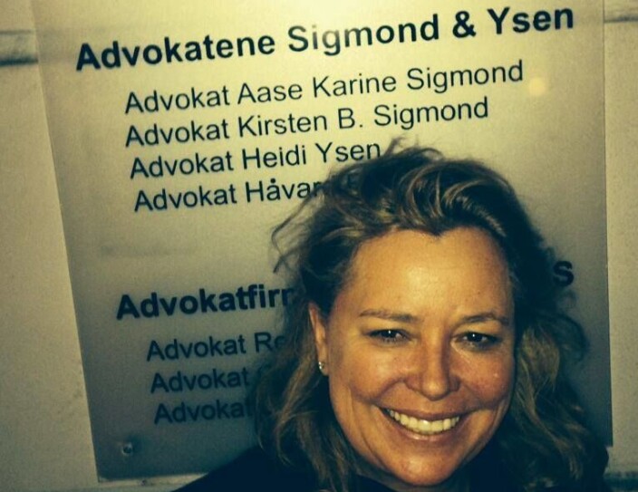 Aase Karine Sigmond er forsvarsadvokat og satt i mange år i styret i Forsvarergruppen. Aase Karine Sigmond er forsvarsadvokat og satt i mange år i styret i Forsvarergruppen.