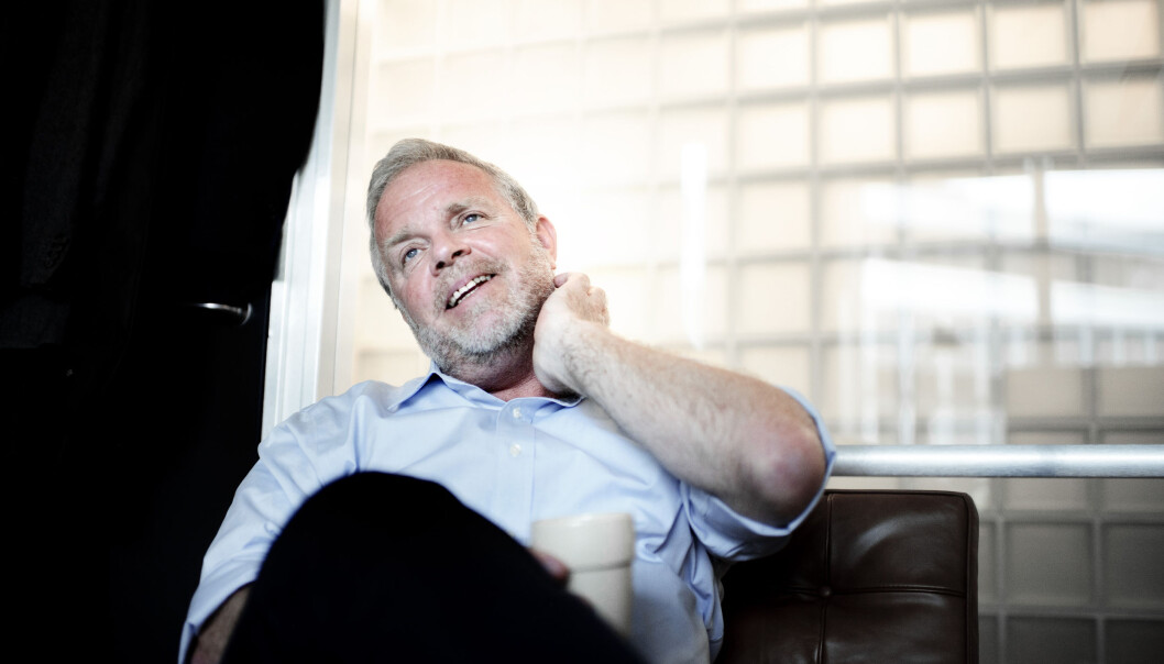 Jon Wessel-Aas har ingen planer om å legge vekk sosiale medier, selv om han vil måtte legge noen bånd på seg selv i enkelte saker.
– Så lenge man er leder i Advokatforeningen vil utspill man kommer med bli oppfattet å være fra Advokatforeningen, konstaterer han. Jon Wessel-Aas har ingen planer om å legge vekk sosiale medier, selv om han vil måtte legge noen bånd på seg selv i enkelte saker.
– Så lenge man er leder i Advokatforeningen vil utspill man kommer med bli oppfattet å være fra Advokatforeningen, konstaterer han.