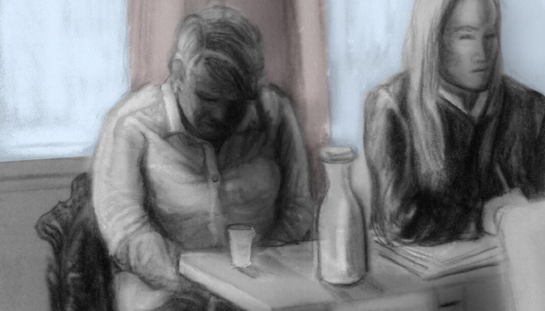 PEDOFILI: Den kvinnelige tiltalte i en rettssak mot et pedofilt nettverk i Drammen. Vedkommende var kjæresten til hovedtiltalte, og hadde latt ham begå overgrep mot barnet sitt. Overgrepene hadde blitt planlagt mens hun var gravid. Totalt fem personer var tiltalt for å ha begått overgrep mot både spedbarn og eldre barn. «(...) vi hadde ikke kommet noen vei. Noe skulle ha vært lært eller utrettet eller fullført fra saken i Drammen før vi gikk løs på en ny», skriver Hem om pressens dekning av nettverket. PEDOFILI: Den kvinnelige tiltalte i en rettssak mot et pedofilt nettverk i Drammen. Vedkommende var kjæresten til hovedtiltalte, og hadde latt ham begå overgrep mot barnet sitt. Overgrepene hadde blitt planlagt mens hun var gravid. Totalt fem personer var tiltalt for å ha begått overgrep mot både spedbarn og eldre barn. «(...) vi hadde ikke kommet noen vei. Noe skulle ha vært lært eller utrettet eller fullført fra saken i Drammen før vi gikk løs på en ny», skriver Hem om pressens dekning av nettverket.