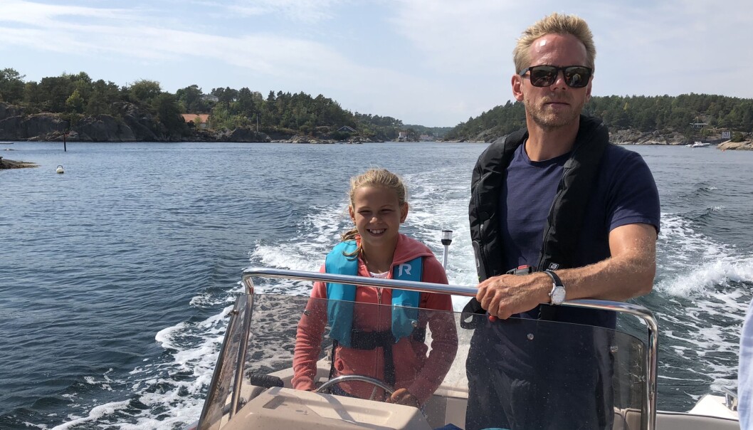 Fredrik Sejersted skal i sommer tilbringe tid på familiehytta utenfor Skottevik. Fredrik Sejersted skal i sommer tilbringe tid på familiehytta utenfor Skottevik.
