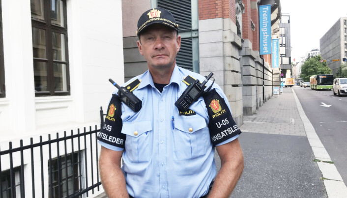 Innsatsleder Tore Barstad på plass utenfor Advokatfirmaet Elden i Oslo Innsatsleder Tore Barstad på plass utenfor Advokatfirmaet Elden i Oslo