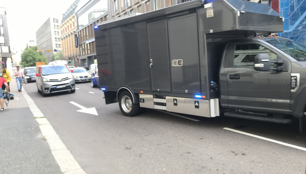 Bombegruppen utenfor Advokatfirmaet Elden. Bombegruppen utenfor Advokatfirmaet Elden.