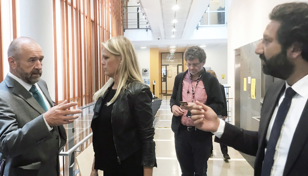 Hermann Skard er bistandsadvokat for tidligere samfunnssikkerhetsminister Ingvild Smines Tybring-Gjedde. Til høyre står TV2s krimreporter Kadafi Zaman. Hermann Skard er bistandsadvokat for tidligere samfunnssikkerhetsminister Ingvild Smines Tybring-Gjedde. Til høyre står TV2s krimreporter Kadafi Zaman.