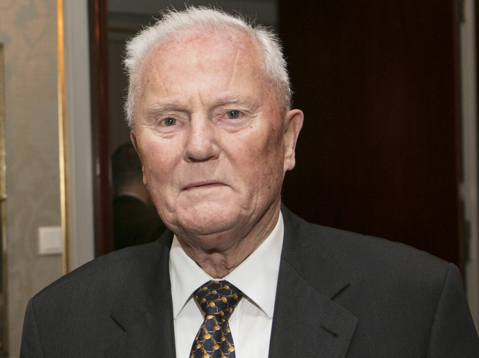 Hans Stenberg-Nilsen var leder av Advokatforeningen fra 1985 til 1988. Han er utnevnt til ridder av 1.klasse av St. Olavs orden for sitt samfunnsnyttige virke spesielt knyttet til rettssikkerhet, ytringsfrihet og etikk.