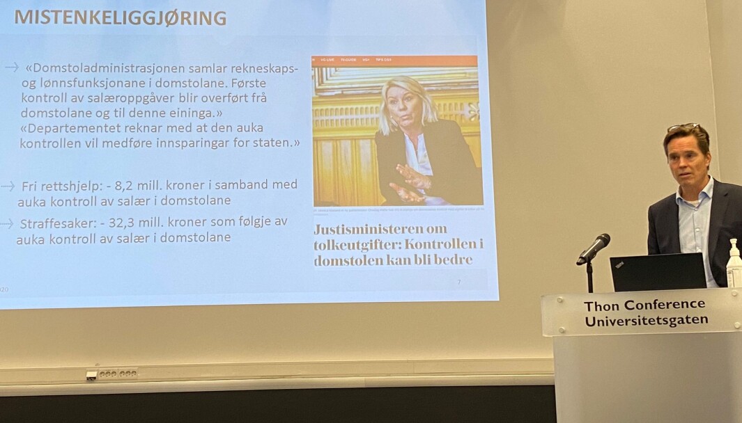 En ny lønns- og regnskapsenhet i Trondheim skal føre kontroll med advokaters salærer, foreslår regjeringen i neste års statsbudsjett. En ny lønns- og regnskapsenhet i Trondheim skal føre kontroll med advokaters salærer, foreslår regjeringen i neste års statsbudsjett.