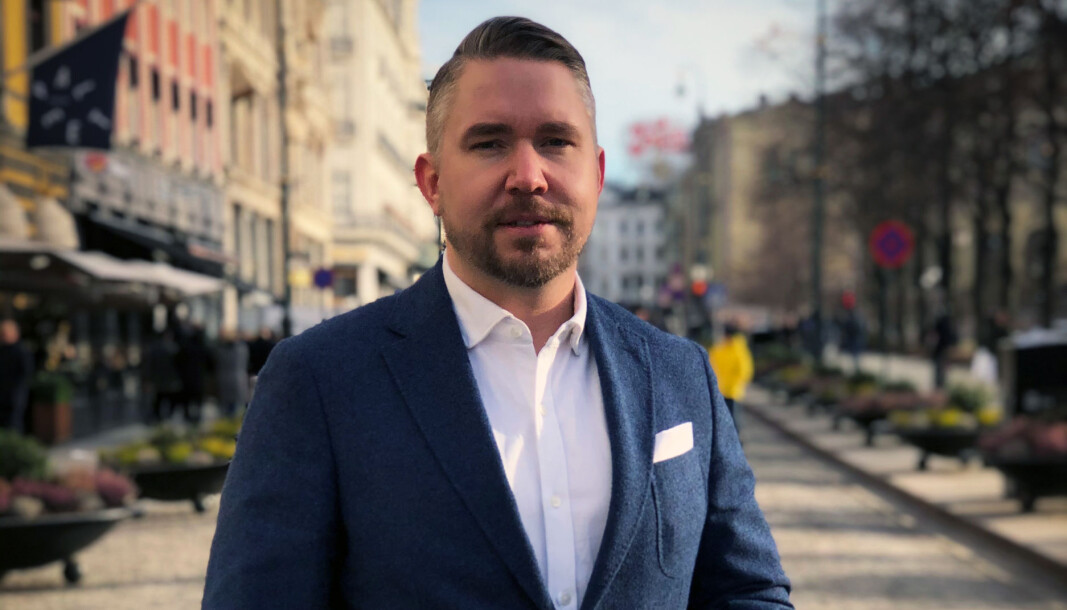 Erling Løken Andersen hoppet av som advokat for å etablere nettstedet Advokatguiden.no. Erling Løken Andersen hoppet av som advokat for å etablere nettstedet Advokatguiden.no.