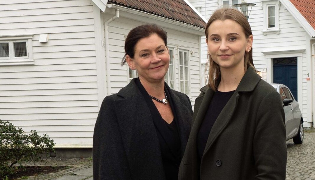 Arnhild og Solveig Skretting har kontor midt i idyllen i Gamle Stavanger. Arnhild og Solveig Skretting har kontor midt i idyllen i Gamle Stavanger.