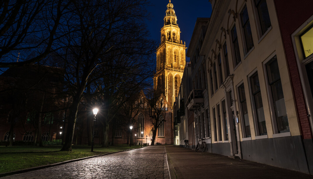 Gatebilde fra Groningen søndag kveld denne uken. Portforbudet gjelder fra klokken 21 på kvelden. Gatebilde fra Groningen søndag kveld denne uken. Portforbudet gjelder fra klokken 21 på kvelden.