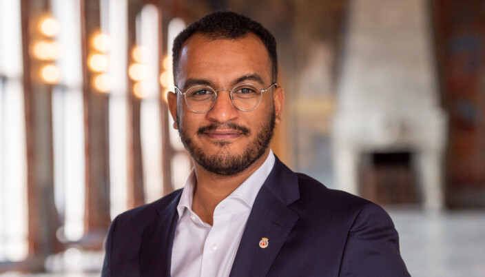 - Selv er jeg veldig fornøyd med at vi fikk kalt opp plassen foran det nye hovedbiblioteket etter Anne-Cath. Vestly, sier Omar Samy Gamal. - Selv er jeg veldig fornøyd med at vi fikk kalt opp plassen foran det nye hovedbiblioteket etter Anne-Cath. Vestly, sier Omar Samy Gamal.